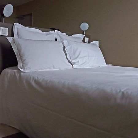 Hotel Courtille De Solutre Экстерьер фото