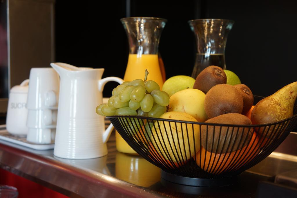 Hotel Courtille De Solutre Экстерьер фото