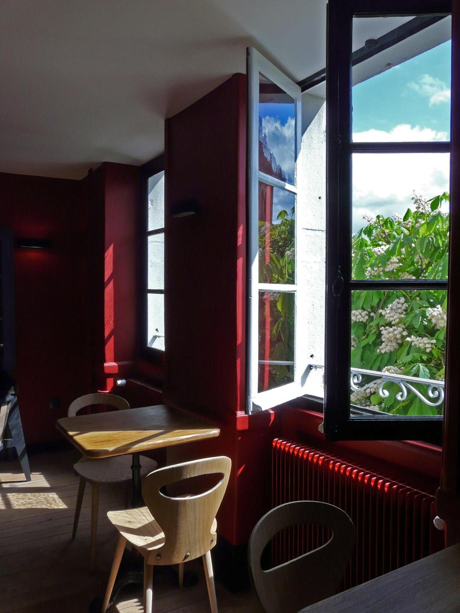 Hotel Courtille De Solutre Экстерьер фото